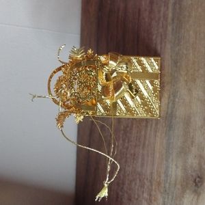 2006 Danbury Mint "Holiday Shopping" Christmas Ornament